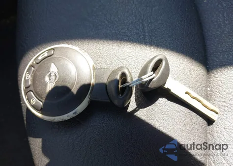 2010 Mini Cooper Clubman из США, поврежденный, VIN WMWML3C51ATX38940